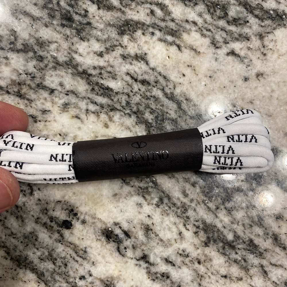 VALENTINO LOGO SNEAKER LACES